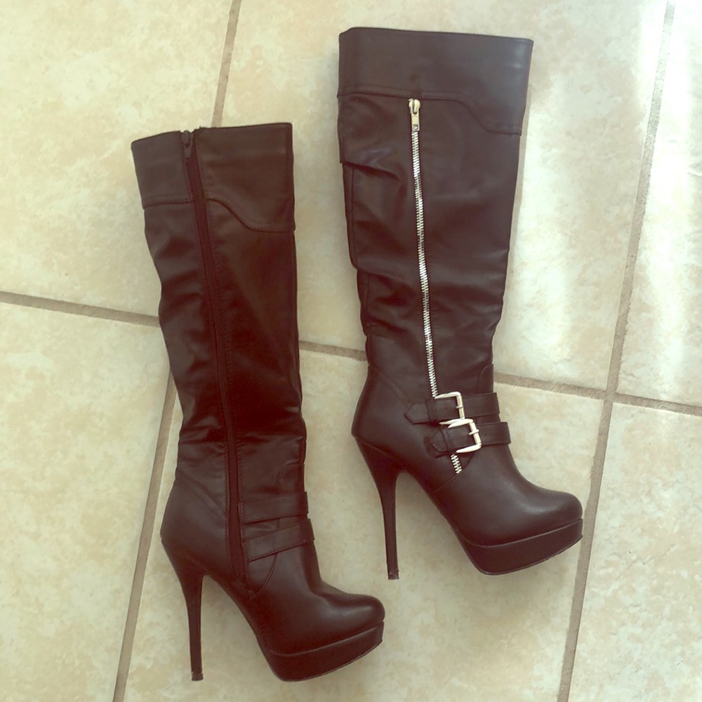 Sexy black knee high stilettos